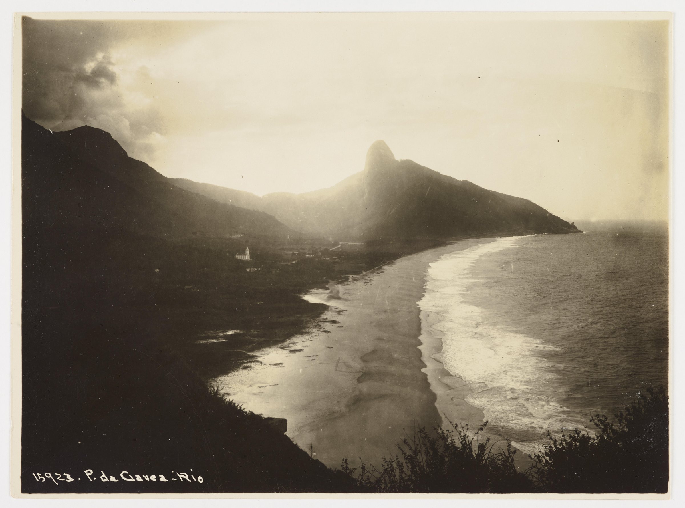 São Conrado and the Pedra da Gávea in an early-twentieth-century plate — the coast before the road reached it.